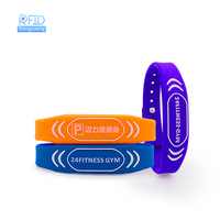 Pas cher Prix Multifonctionnel LF HF UHF Puce Longue Portée Silicone Rfid Bracelet Rfid Tag Bracelet