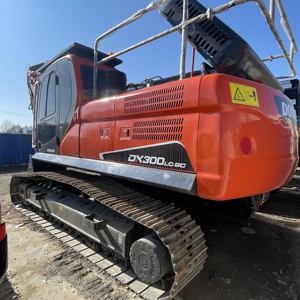 Excavadora DX300 Original Importada de Japón, Usada, con Pocas Horas de Trabajo, Alta Rentabilidad para Proyectos Mineros - Product Image 1