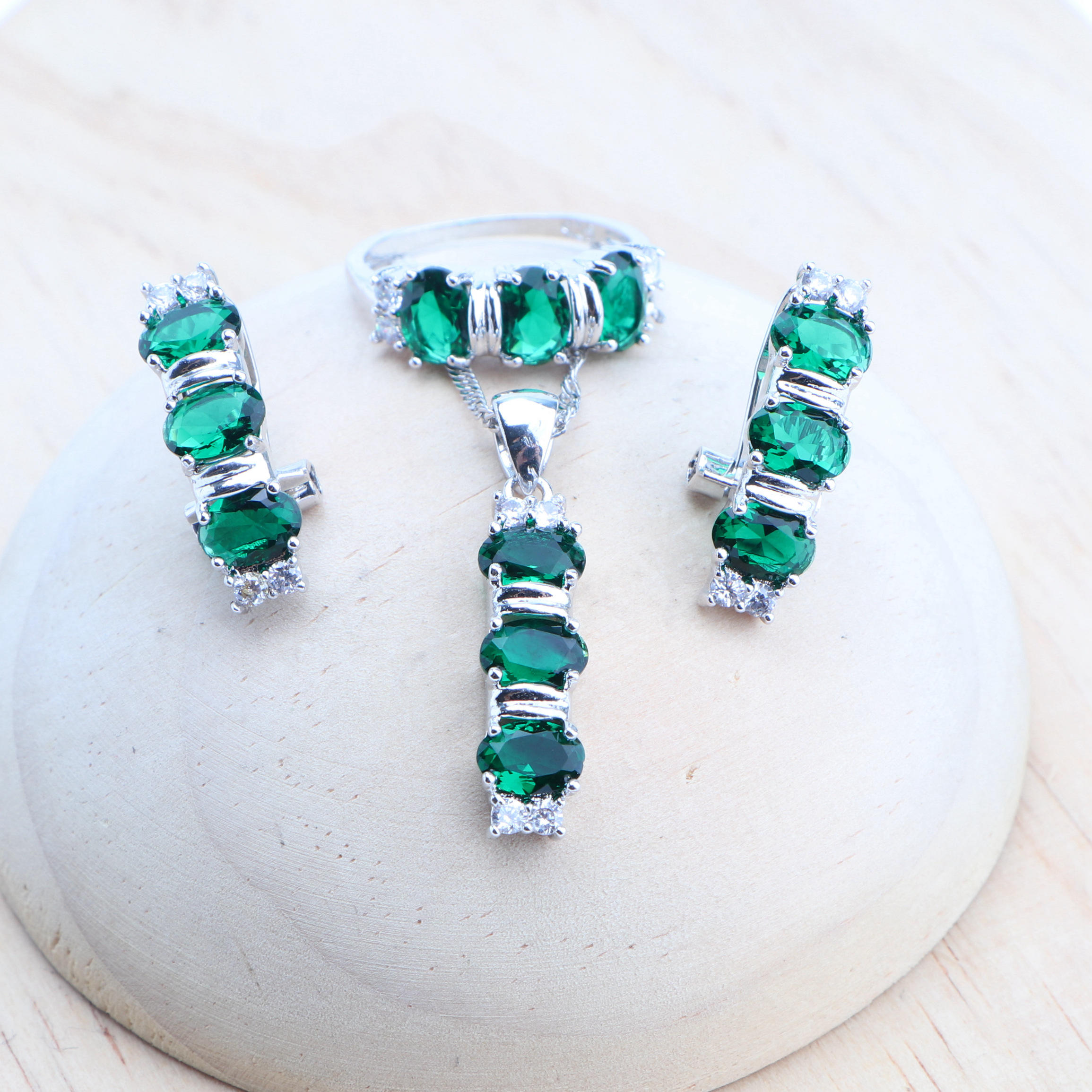 สีเขียว