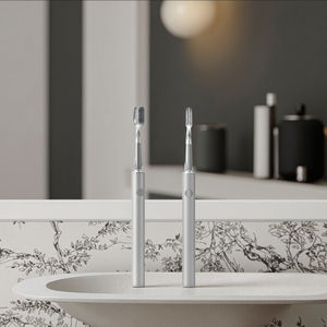 <span class=keywords><strong>Brosse</strong></span> à <span class=keywords><strong>dents</strong></span> électrique sonique argentée de voyage en alliage d'aluminium avec tête à 8 poils souples - Product Image 3