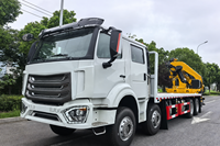 Camion grue Sinotruk 8x4 de 28 tonnes avec grue articulée montée à l'arrière, grue à flèche de 20,8 m à 8 sections, avec treuil et télécommande