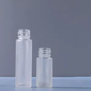 Vente en gros de flacons de parfum en verre rechargeables à vaporisateur givré de 5ml 10ml de petite taille de voyage échantillon de bouteille de parfum en verre à grain de bois mince
