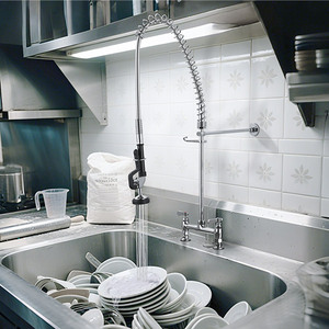 Grifo de Cocina Comercial de Latón de Alta Presión con Rociador Pre-Lavado de 8 Pulgadas para Fregadero Industrial Ecológico de Estilo Rústico para Exteriores - Product Image 5