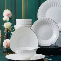 Ensemble de vaisselle en céramique de luxe au design moderne et élégant Ensemble de vaisselle en bégonia d'automne Ensemble de table en céramique Bol émaillé Les Assiettes