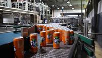 Machine de rinçage, de remplissage et de sertissage de canettes en aluminium 14000CPH, ligne de mise en conserve entièrement automatique pour boissons gazeuses