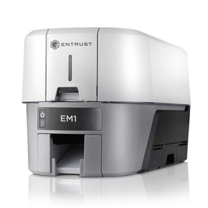 Máquina <span class=keywords><strong>de</strong></span> Impresión <span class=keywords><strong>de</strong></span> Tarjetas <span class=keywords><strong>de</strong></span> Identificación <span class=keywords><strong>de</strong></span> PVC Datacard ENTRUST Sigma EM1, Compacta para Pequeñas Empresas, Aplicaciones Comerciales <span class=keywords><strong>de</strong></span> Tarjetas, Tarjetas IC e ID - Product Image 1
