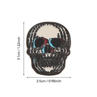 Broche de esmalte con calavera estilo cyberpunk, pin de solapa con arte glitch vaporwave