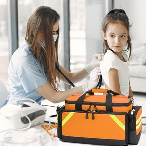Boîte de premiers secours coulissante avec logo personnalisé disponible, avec pansements imperméables, pansements adhésifs, mini trousse de soins d'urgence - Product Image 1