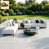 Ensemble de canapés de jardin d'extérieur modulable incurvé en tissu, chaises longues en rotin, tables basses pour villa, patio, terrasse