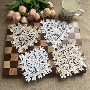 Sousplats de Crochê Artesanais em Triângulo, Porta-Copos Quadrados de Fio de Algodão, Toalhas de Mesa Vintage em Renda de Algodão - Product Image 2