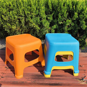 Taburete de Plástico Cuadrado Reforzado, Mueble para Sala de Estar, Apilable, Color Mixto, Polipropileno PP, 60cm, Diseño Moderno - Product Image 4