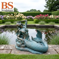 Statue de sirène en bronze grandeur nature, patine verte antique, sculpture de sirène sur roche pour piscine, jardin, décoration extérieure