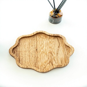 ถาดไม้เสิร์ฟลายไม่สม่ำเสมอ งานแฮนด์เมด ดีไซน์มินิมอล ลายเรียบง่าย จานและถาดไม้ ถาดเสิร์ฟสำหรับโต๊ะครัว - Product Image 1