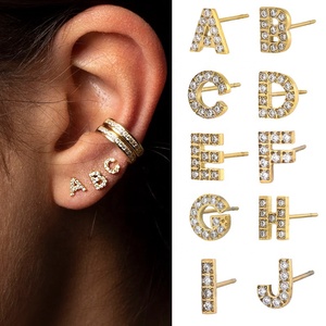 Pendientes con Iniciales en Circonitas Cúbicas |   Pendientes de Letras del Alfabeto con Circonitas, de Acero Inoxidable Chapado en Oro PVD de 18K |   Impermeable e Hipoalergénico - Product Image 1