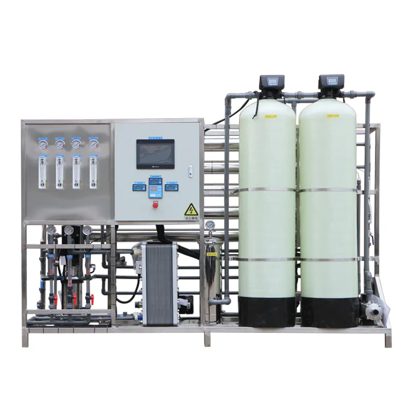 Su arıtıcısı filtre ile 1000lph endüstriyel RO makinesi ters osmoz sistemi tuzdan arındırma sistemi