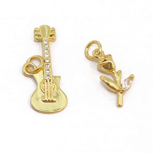 CZ8859 Mini Petit Plaqué Or 18k Zircon Cubique Micro Cz Pave Guitariste Guitare Rose Fleur Avec <span class=keywords><strong>Marquise</strong></span> Cz Feuille Charme Pendentif - Product Image 5