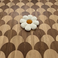 Parquet en bois haut de gamme sur mesure à motif éventail, chêne blanc, multicolore, multicouche, composite massif, plancher en bois irrégulier