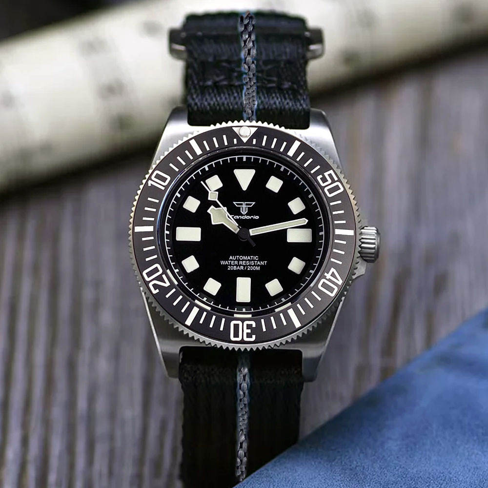 logo-Black bezel