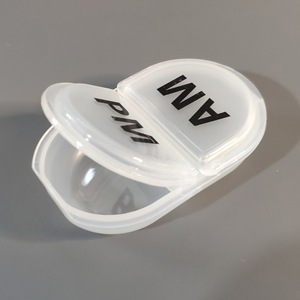 Mini boîte à pilules transparente AM/PM, étui de rangement portable pour médicaments, distributeur de pilules à couvercle rabattable pour les voyages - Product Image 2