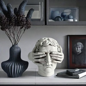 Sculpture d'<span class=keywords><strong>homme</strong></span> aux yeux bandés en résine polyvalente Unique Art Déco Intérieur/Extérieur Décoration intérieure pour le salon Anniversaire Nick-Knacks - Product Image 6