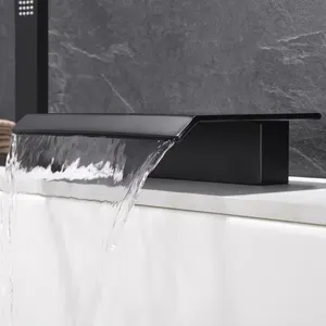 Lusa di alta qualità in ottone tripla maniglia rubinetto del bacino cascata vasca da bagno 5 fori mounted Mixer con vasca da doccia rubinetto