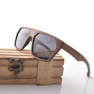 Vente en gros, lunettes <span class=keywords><strong>de</strong></span> <span class=keywords><strong>soleil</strong></span> en <span class=keywords><strong>bois</strong></span> faites à la main pour hommes, monture en <span class=keywords><strong>bois</strong></span> polarisée, Logo personnalisé Y2K, fabrication <span class=keywords><strong>de</strong></span> lunettes <span class=keywords><strong>de</strong></span> <span class=keywords><strong>soleil</strong></span> - Product Image 2
