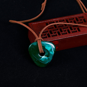Collares <span class=keywords><strong>de</strong></span> joyería <span class=keywords><strong>de</strong></span> moda collar <span class=keywords><strong>de</strong></span> cadena <span class=keywords><strong>de</strong></span> piedra verde joyería <span class=keywords><strong>Coraline</strong></span> & The Secret Door Anime película Cosplay joyería <span class=keywords><strong>de</strong></span> Halloween - Product Image 6