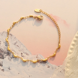 <span class=keywords><strong>Collier</strong></span> Minimaliste Chic Plaqué Or 18K avec Pendentif <span class=keywords><strong>Dauphin</strong></span> Scintillant – Nouveauté Bijoux pour Femme en Gros - Product Image 6