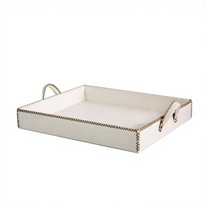 Bandeja decorativa rectangular moderna de cuero blanco con asas para uso en el hogar u oficina. - Product Image 1