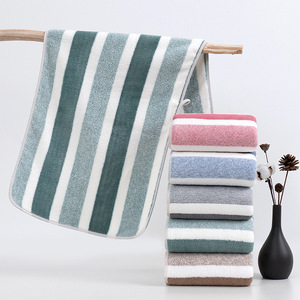 Serviette en polaire corail 75x35cm rayée absorbante pour sécher les cheveux à la maison - Product Image 4