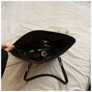 תיק יד אופנתי ומותאם אישית לנשים בסגנון וינטג' איכותי, בעל קיבולת גדולה, עשוי PU ועמיד למים - Product Image 6