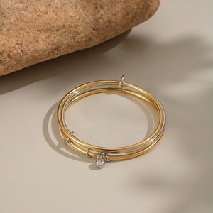 Joyería de Moda al por Mayor, Sin Deslustre, Acero Inoxidable con Baño de Oro de 18K, Brazalete de Zirconia, Brazalete Apilable de Tres Capas para Mujer - Product Image 1
