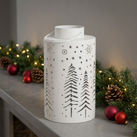 Dernières décorations de Noël pour la maison : lanterne à bougie votive en métal blanc avec motif de sapin découpé