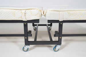 Nuevo diseño <span class=keywords><strong>de</strong></span> cama plegable portátil para el cuidado <span class=keywords><strong>de</strong></span> pacientes mayores <span class=keywords><strong>con</strong></span> <span class=keywords><strong>ruedas</strong></span>, colchón <span class=keywords><strong>de</strong></span> esponja suave, tienda <span class=keywords><strong>de</strong></span> campaña para dormir, camilla, <span class=keywords><strong>cuna</strong></span> <span class=keywords><strong>de</strong></span> <span class=keywords><strong>viaje</strong></span> - Product Image 5