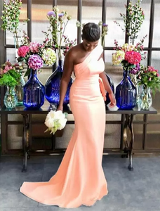 Vestidos <span class=keywords><strong>de</strong></span> dama <span class=keywords><strong>de</strong></span> <span class=keywords><strong>honor</strong></span> Un hombro Satén 2023 Tren <span class=keywords><strong>de</strong></span> barrido Fruncido Sin mangas Sirena Vestidos <span class=keywords><strong>de</strong></span> dama <span class=keywords><strong>de</strong></span> <span class=keywords><strong>honor</strong></span> <span class=keywords><strong>Invitado</strong></span> <span class=keywords><strong>DE</strong></span> BODA hecho a medida - Product Image 2