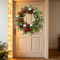 Couronne de Noël classique, rouge et argentée, avec boules décoratives et aiguilles de pin, 19,7 pouces, pour porte d'entrée