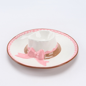 Ensemble salière et poivrière en céramique style western, en forme <span class=keywords><strong>de</strong></span> bottes et <span class=keywords><strong>de</strong></span> chapeaux, blanc avec nœuds roses et accents marron, thème <span class=keywords><strong>cowboy</strong></span> amusant pour les condiments - Product Image 4