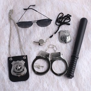 Ensemble de costumes de fête cosplay de <span class=keywords><strong>police</strong></span> personnalisés en gros - Jouets de simulation de matraque et de menottes en plastique sécurisé à bas prix - Product Image 1