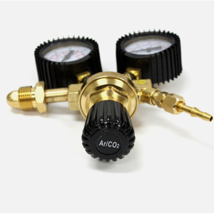 Régulateur de pression pour bouteille de gaz de soudage ARGON CO2, manomètre pour azote, GPL, hélium, propane, acétylène dans les applications industrielles - Product Image 1