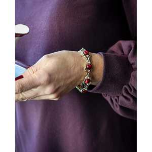 Pulsera Vintage de la Marca Coro con Perlas Esmaltadas Rojas - Product Image 5