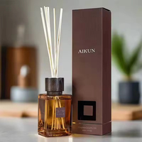 Diffuseur de parfum à bâtonnets Aikun 500ml en verre ambré carré avec logo en feuille, boîte marron, parfum longue durée, personnalisable, faible MOQ, réponse rapide pour l'e-commerce