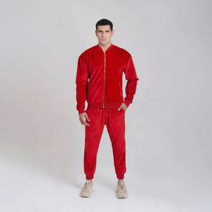 Chándal Unisex Rojo de Terciopelo con Capucha, Diseño 2 en 1, Cremallera Completa, Bolsillos Laterales, Ropa Urbana para Otoño - Product Image 1