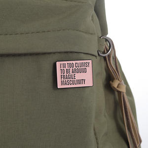 Progettato su misura sono troppo goffo essere Fragile mascolinità rosa cartone animato spilla in smalto morbido femminista spilla con risvolto Souvenir non minimo - Product Image 4