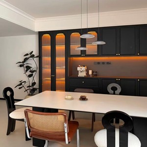 Credenza Moderna Nero Opaco - Porta in Vetro ad Arco e Illuminazione LED, Bar Integrato + Spazio di Archiviazione per Soggiorno-Cucina Aperto - Product Image 3