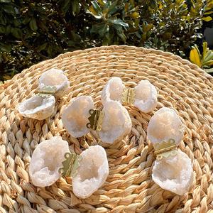 Personalización de fábrica Nueva llegada de alta calidad artesanías de cristal natural ágata blanca caja de anillo de geoda marroquí para la venta - Product Image 6