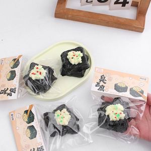 Balle anti-stress sensorielle Tofu Piquant - Jouet à presser réaliste en forme de tofu fermenté pour soulager l'anxiété et la stimulation sensorielle - Product Image 5