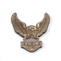 Emblema de Águila Fundido a Presión en Aleación de Zinc, Insignia Metálica 3D para Coche, Escudo 2028, Acabado Bronce Antiguo, Regalo Coleccionable, Venta al por Mayor Personalizada