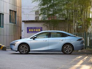 Voitures d'occasion 2024 AION S MAX <span class=keywords><strong>80</strong></span> Xingchen Edition EV Turbo, autonomie 610 km, transmission automatique, pneus <span class=keywords><strong>R18</strong></span>, intérieur foncé - Product Image 2