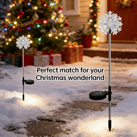 Ensemble de 2 lampes LED solaires à piquets de jardin en forme de flocon de neige 3D, indice de protection IP65, pour décoration extérieure de Noël et de fêtes