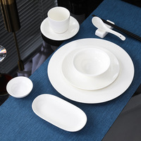 Vente directe d'usine, ensemble de bols et d'assiettes en porcelaine blanche pour hôtel et club, réutilisables, résistants au four, compatibles lave-vaisselle, vaisselle moderne